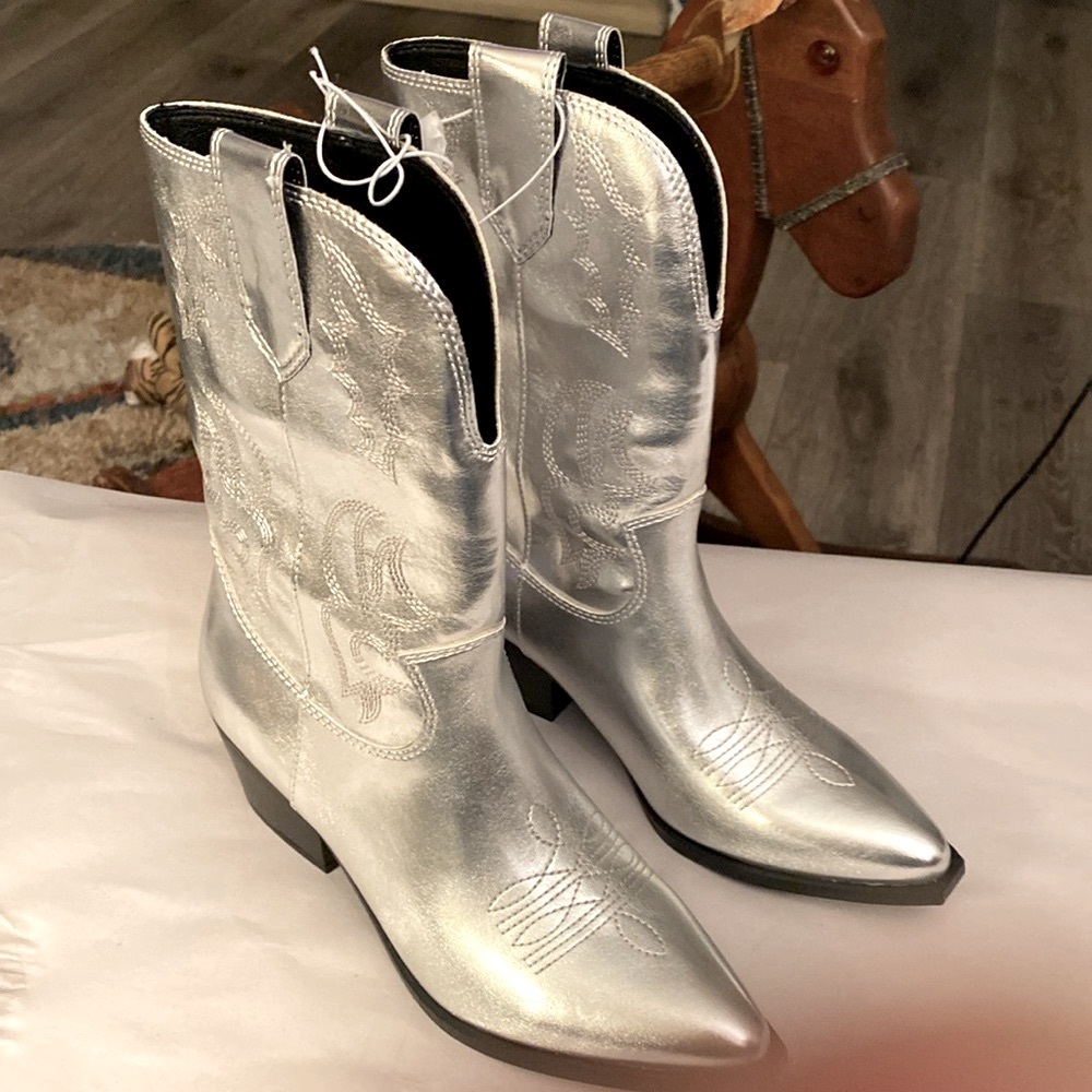 Indigo Metallic  Silver Cowgirl Boots Size 7